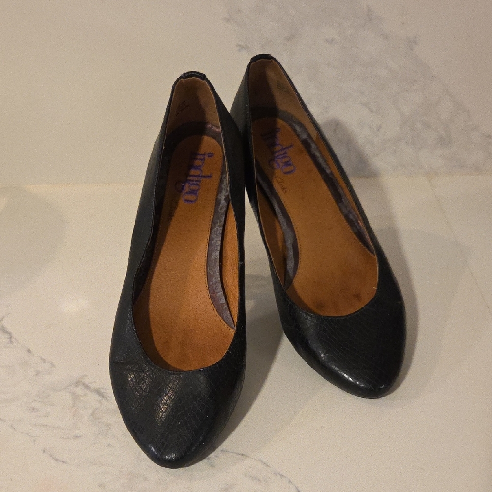 Clarks Indigo Snake Reptile Sz 9M Classic Black Heels